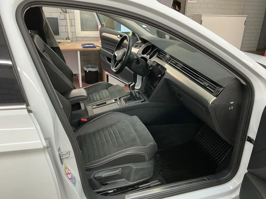 VOLKSWAGEN PASSAT ELEGANCE 2022