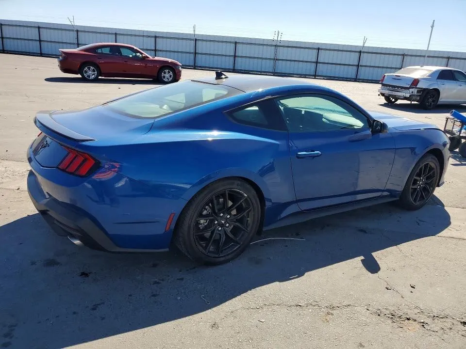 FORD MUSTANG 2024