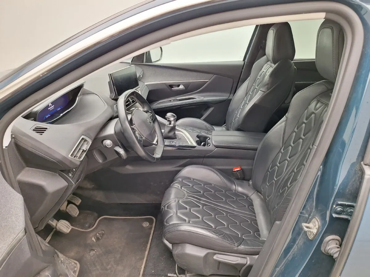 PEUGEOT 5008 2022