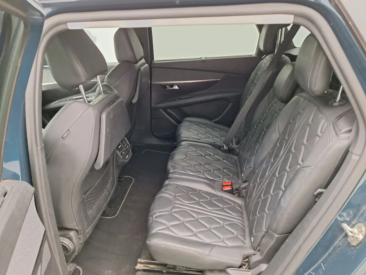 PEUGEOT 5008 2022