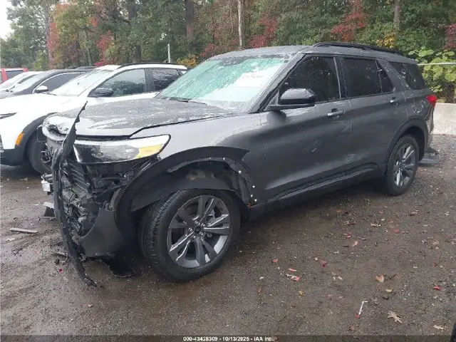 FORD EXPLORER XLT 2023