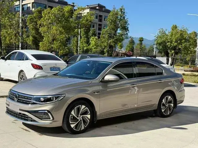 VOLKSWAGEN BORA 300TSI DSG PREMIUM 2023