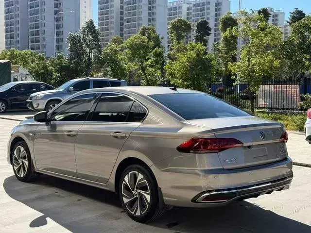VOLKSWAGEN BORA 300TSI DSG PREMIUM 2023