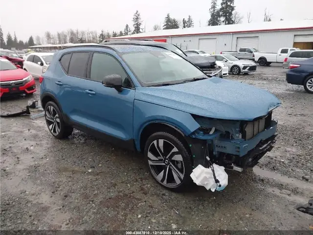 VOLVO XC40 B5 ULTIMATE DARK 2023