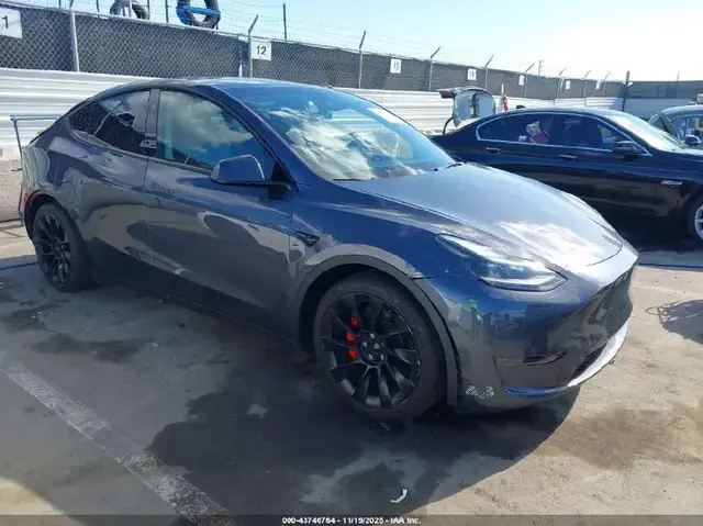 TESLA MODEL Y 2023