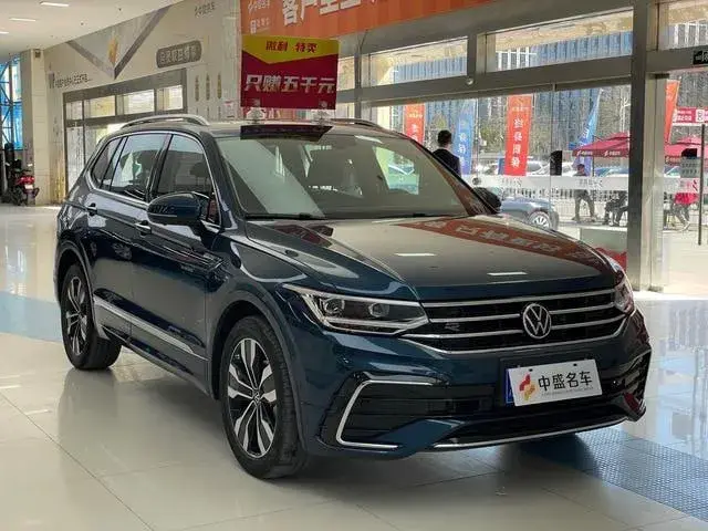 VOLKSWAGEN TIGUAN L R-LINE 2022
