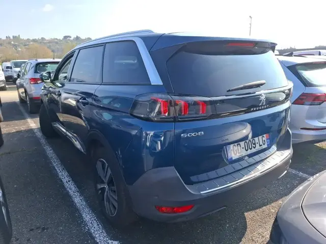 PEUGEOT 5008 2021