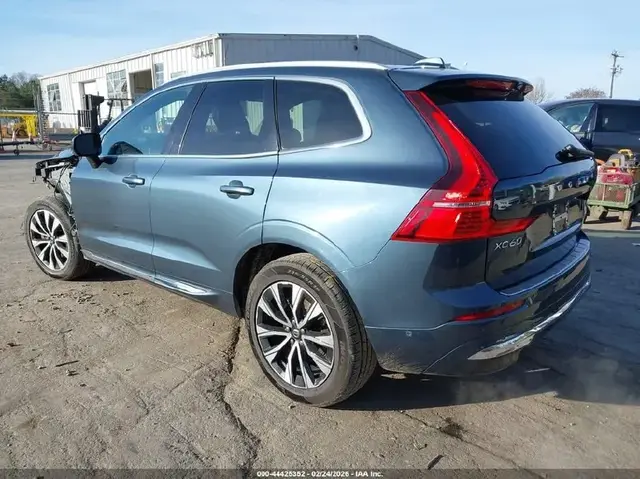 VOLVO XC60 2023