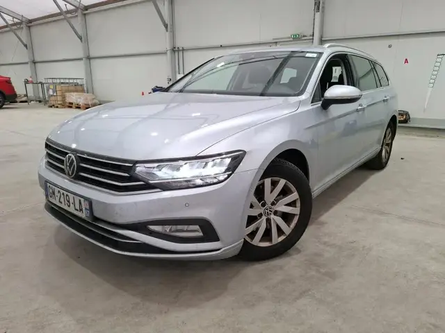 VOLKSWAGEN PASSAT SW 2023