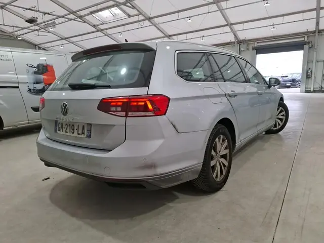 VOLKSWAGEN PASSAT SW 2023