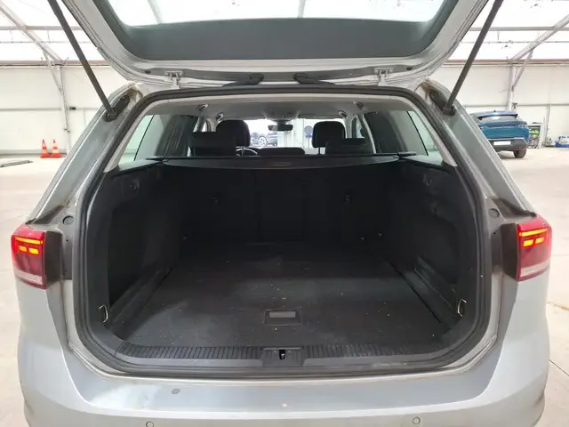 VOLKSWAGEN PASSAT SW 2023