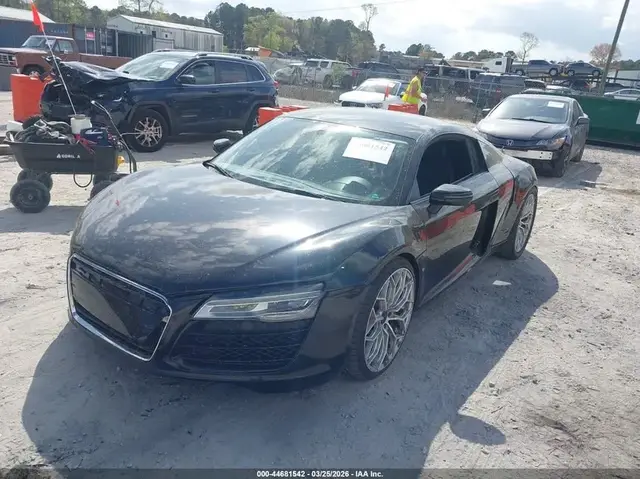 AUDI R8 2015