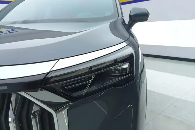 GEELY OKAVANGO 2023