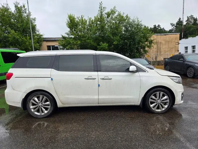 KIA CARNIVAL LIMOUSINE 2017