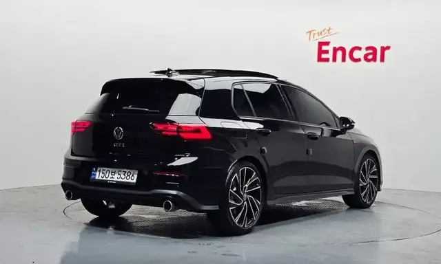 VOLKSWAGEN GOLF 2023