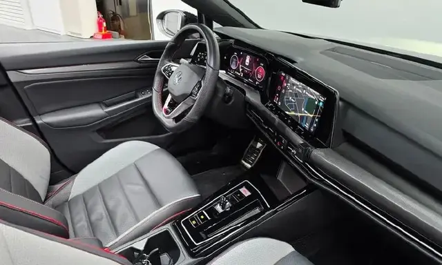 VOLKSWAGEN GOLF 2023