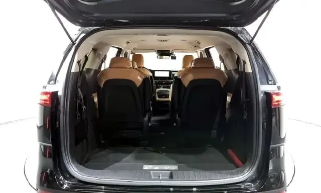 KIA CARNIVAL PRESTIGE 2023