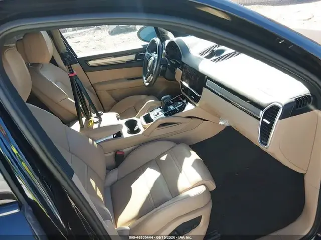 PORSCHE CAYENNE PLATINUM EDITION 2023
