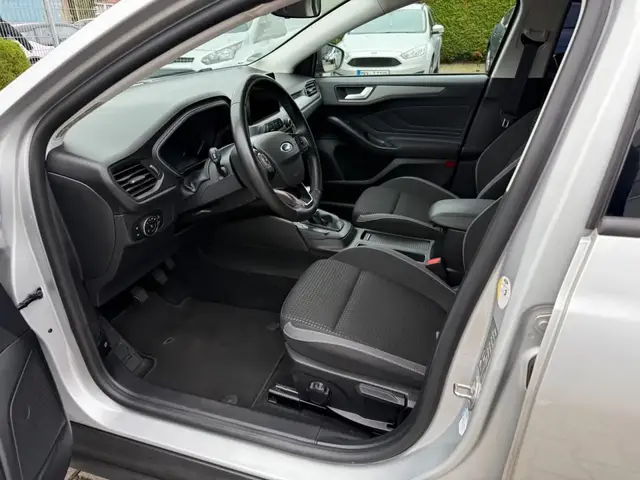 FORD FOCUS COOL 2022