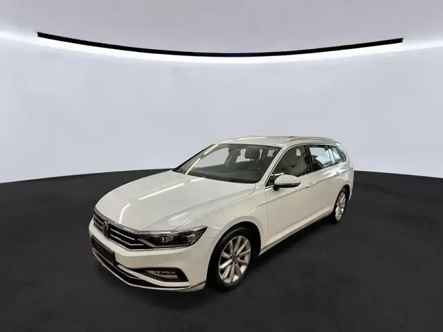 VOLKSWAGEN PASSAT ELEGANCE 2022