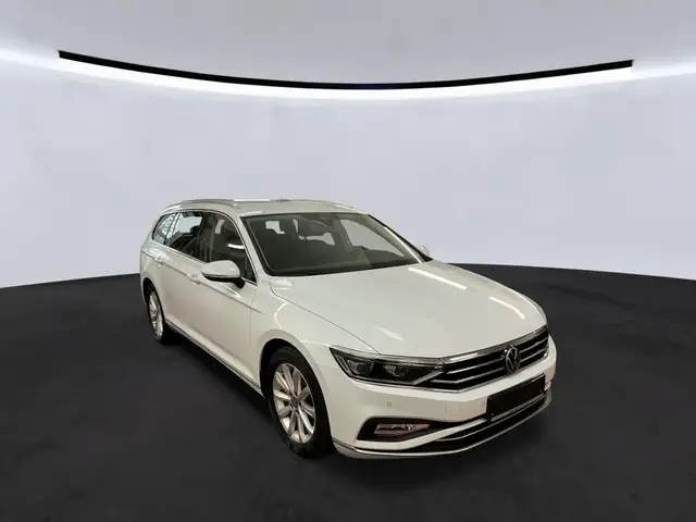 VOLKSWAGEN PASSAT ELEGANCE 2022