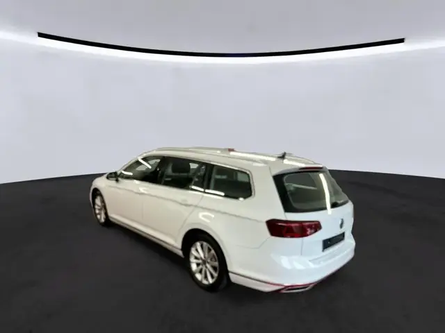 VOLKSWAGEN PASSAT ELEGANCE 2022