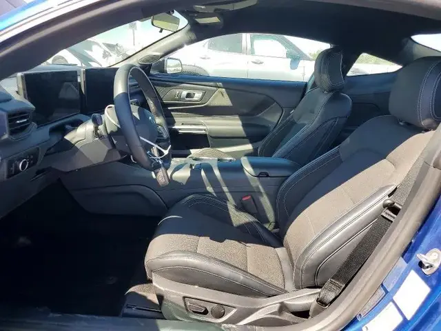 FORD MUSTANG 2024