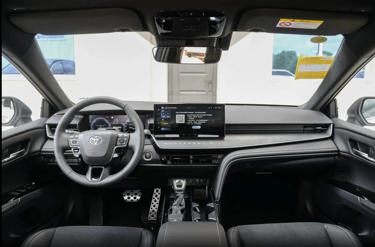 TOYOTA CAMRY HYBRID 2 2026