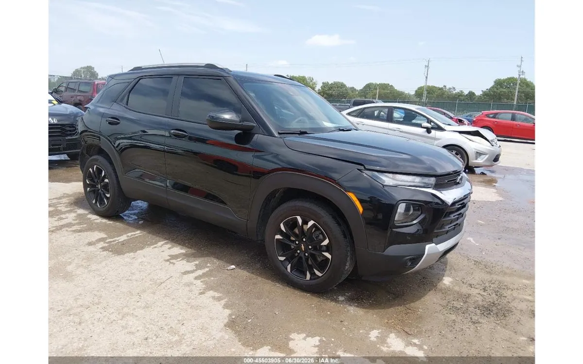 NISSAN KICKS 2023