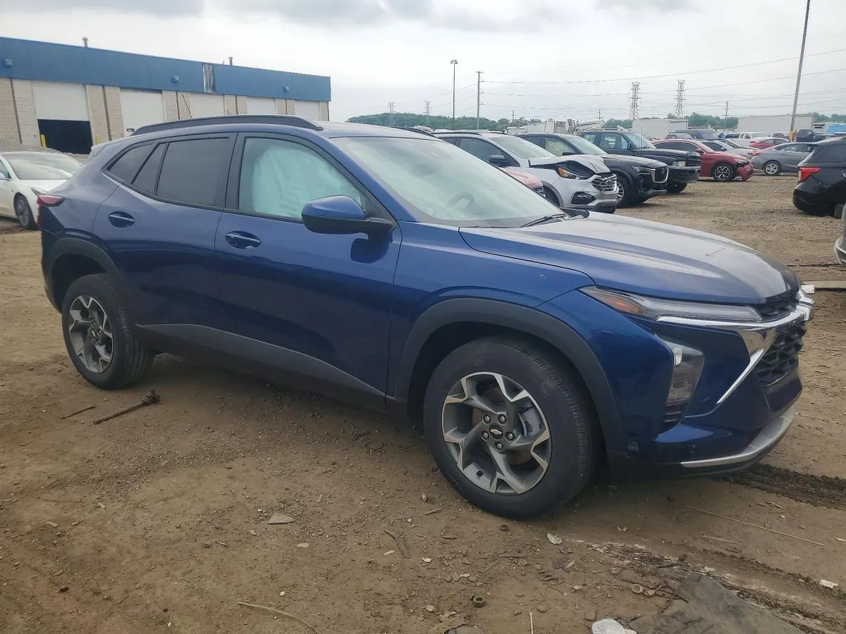 NISSAN KICKS 2023
