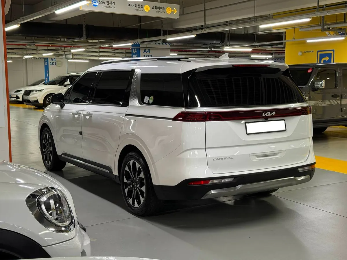 KIA CARNIVAL NOBLESSE 2023