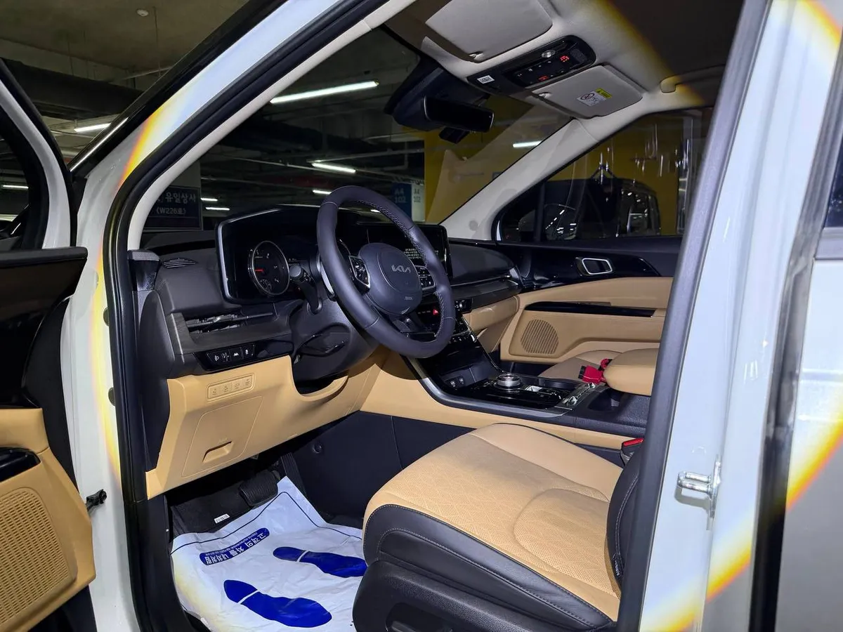 KIA CARNIVAL NOBLESSE 2023