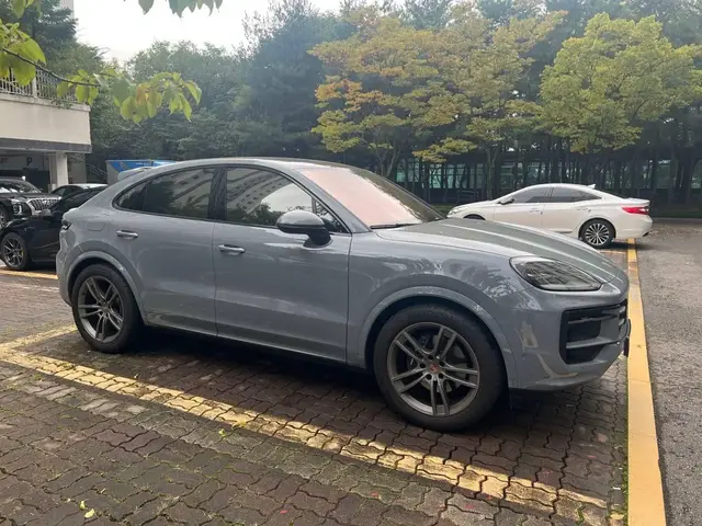 PORSCHE CAYENNE COUPE 3 2023