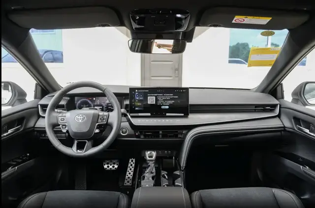 TOYOTA CAMRY HYBRID 2 2026