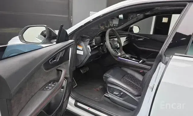 AUDI RSQ8 2022