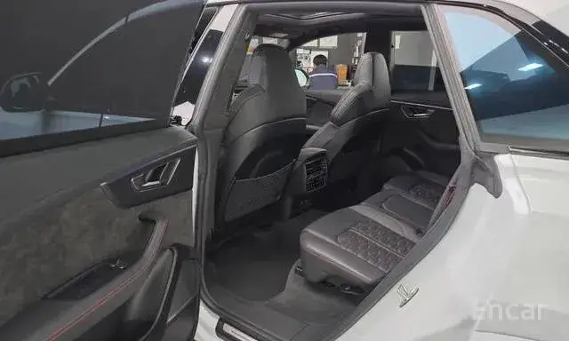 AUDI RSQ8 2022
