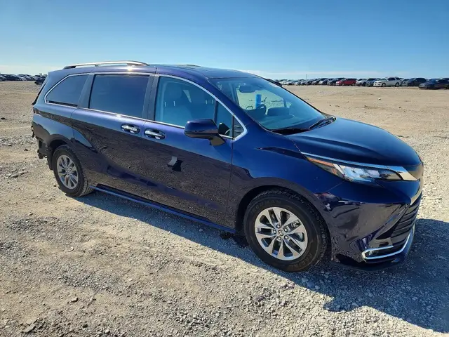 TOYOTA SIENNA XLE 2023