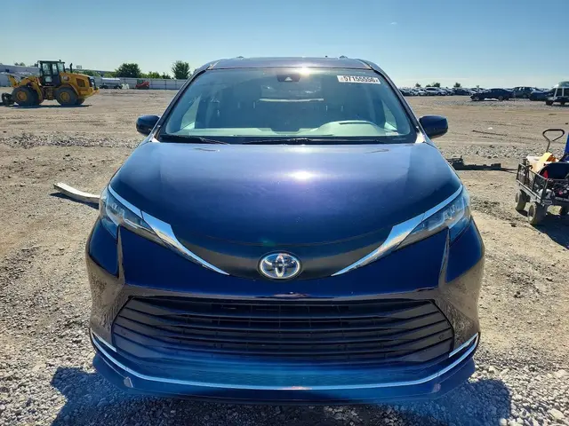 TOYOTA SIENNA XLE 2023
