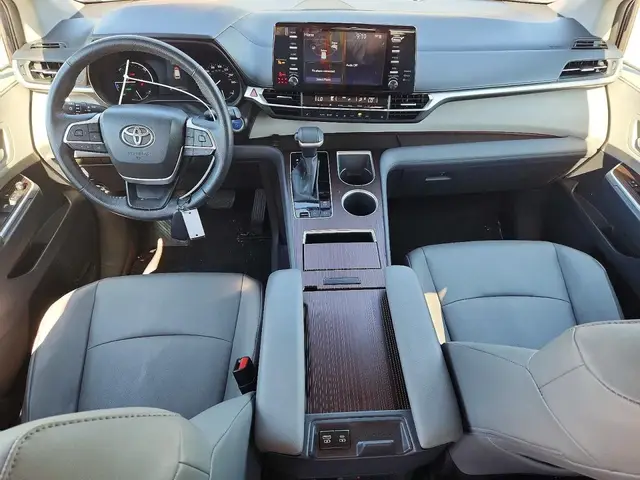 TOYOTA SIENNA XLE 2023