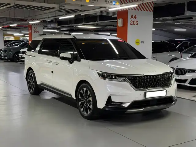 KIA CARNIVAL NOBLESSE 2023