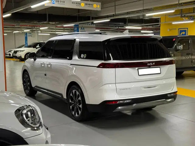 KIA CARNIVAL NOBLESSE 2023
