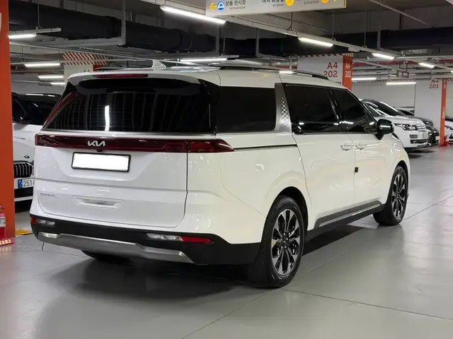 KIA CARNIVAL NOBLESSE 2023