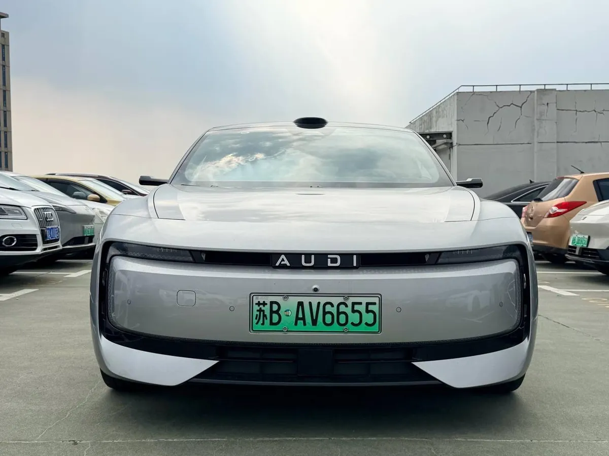 AUDI E5 QUATTRO 2025