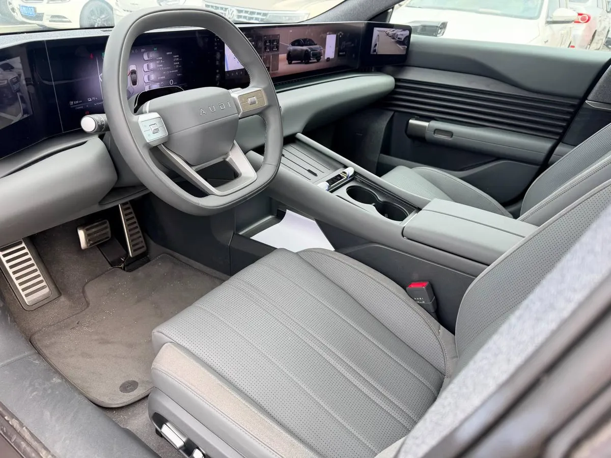 AUDI E5 QUATTRO 2025
