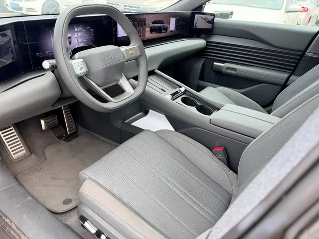 AUDI E5 QUATTRO 2025