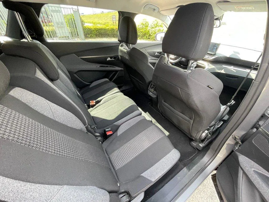 PEUGEOT 5008 2021