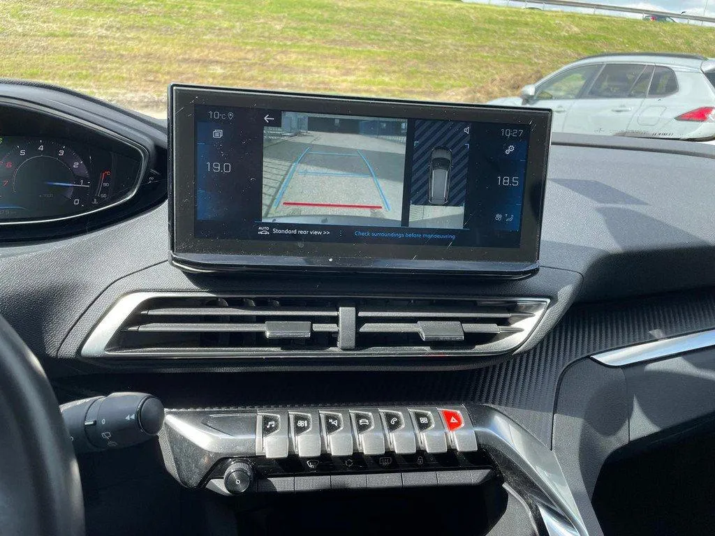 PEUGEOT 5008 2021
