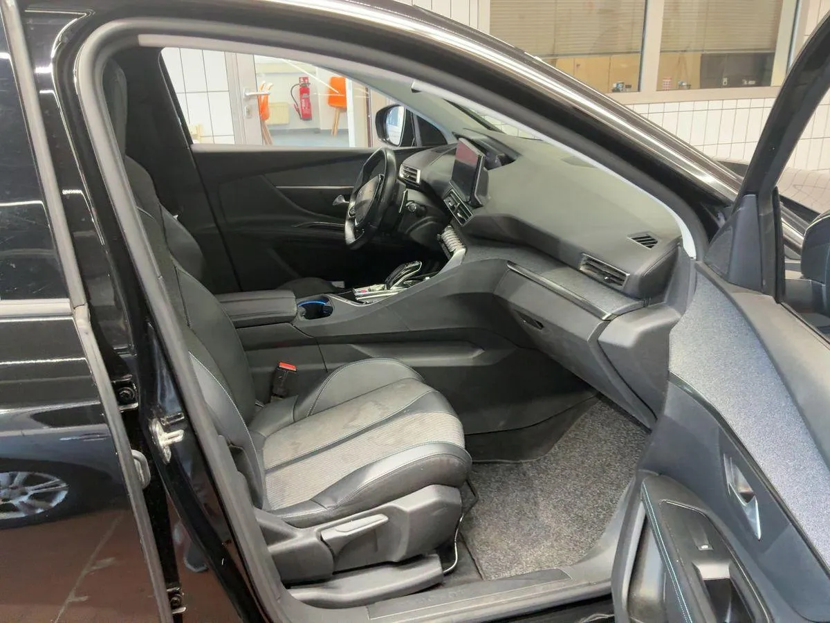 PEUGEOT 5008 2022