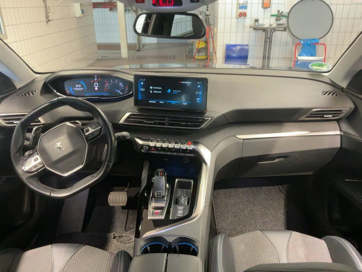 PEUGEOT 5008 2022