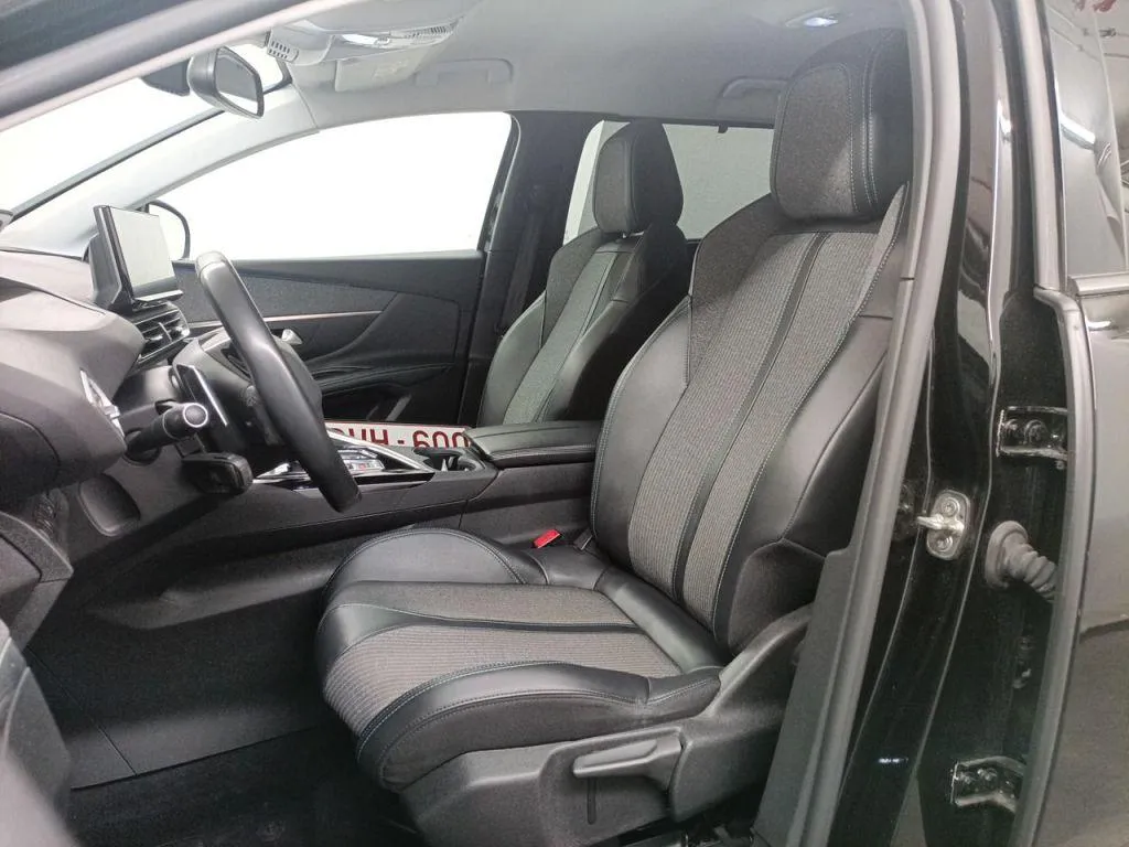 PEUGEOT 5008 2021